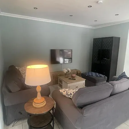 Strandhaus Sonnenseite Rechts, Nur 100m Vom Senftenberger Semesterbostad *