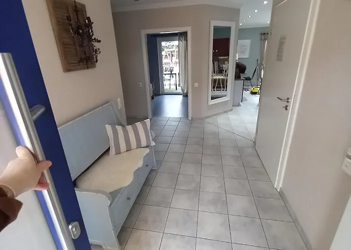 Dom wakacyjny Strandhaus Sonnenseite Rechts, Nur 100m Vom Senftenberger Senftenberg